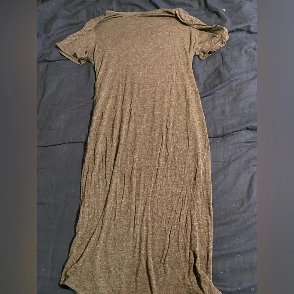 Charlotte Russe Cotton Twist Short Sleeved T-Shirt Dress in Heathered Charcoal - Picture 5 of 6